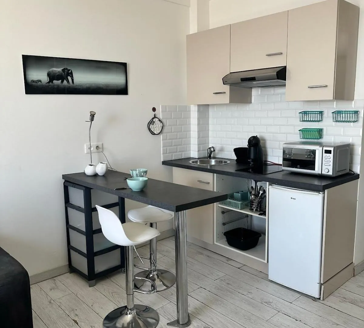 Grand Palais - Beautiful Top Floor Studio - Sea Front With Ac Vallauris