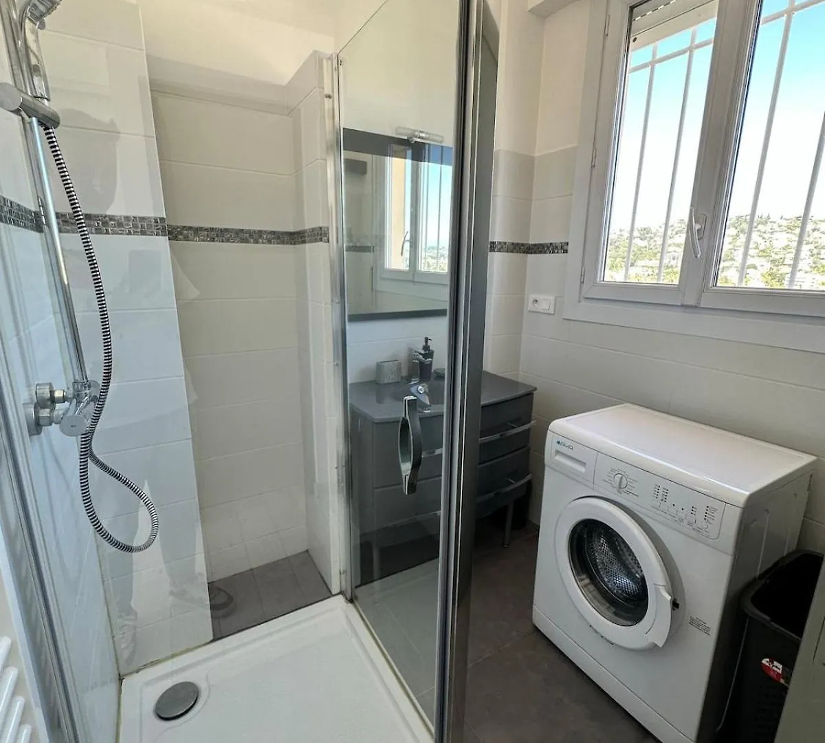 Grand Palais - Beautiful Top Floor Studio - Sea Front With Ac Vallauris Apartment