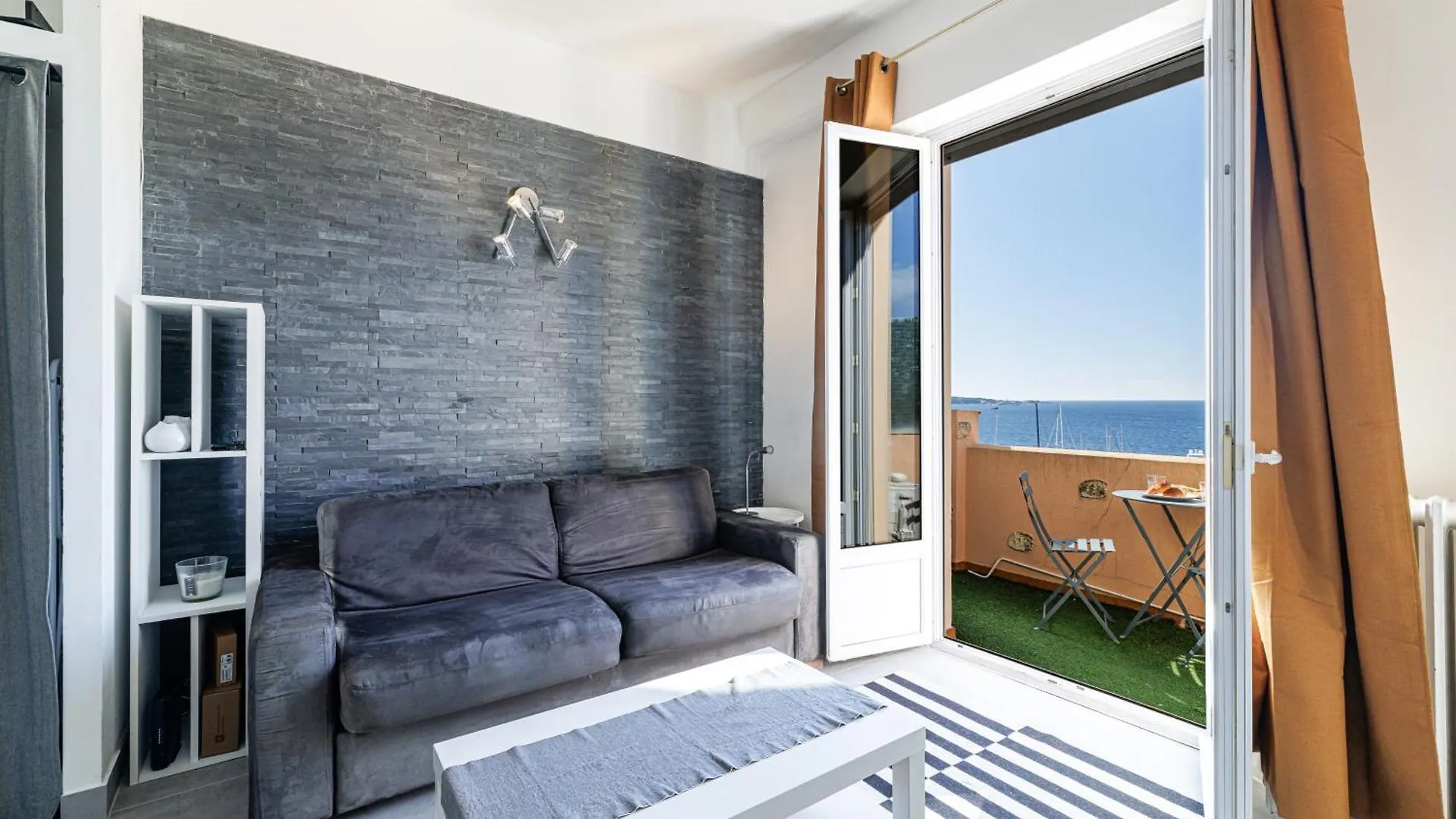 Apartment Grand Palais - Beautiful Top Floor Studio - Sea Front With Ac Vallauris Frankreich