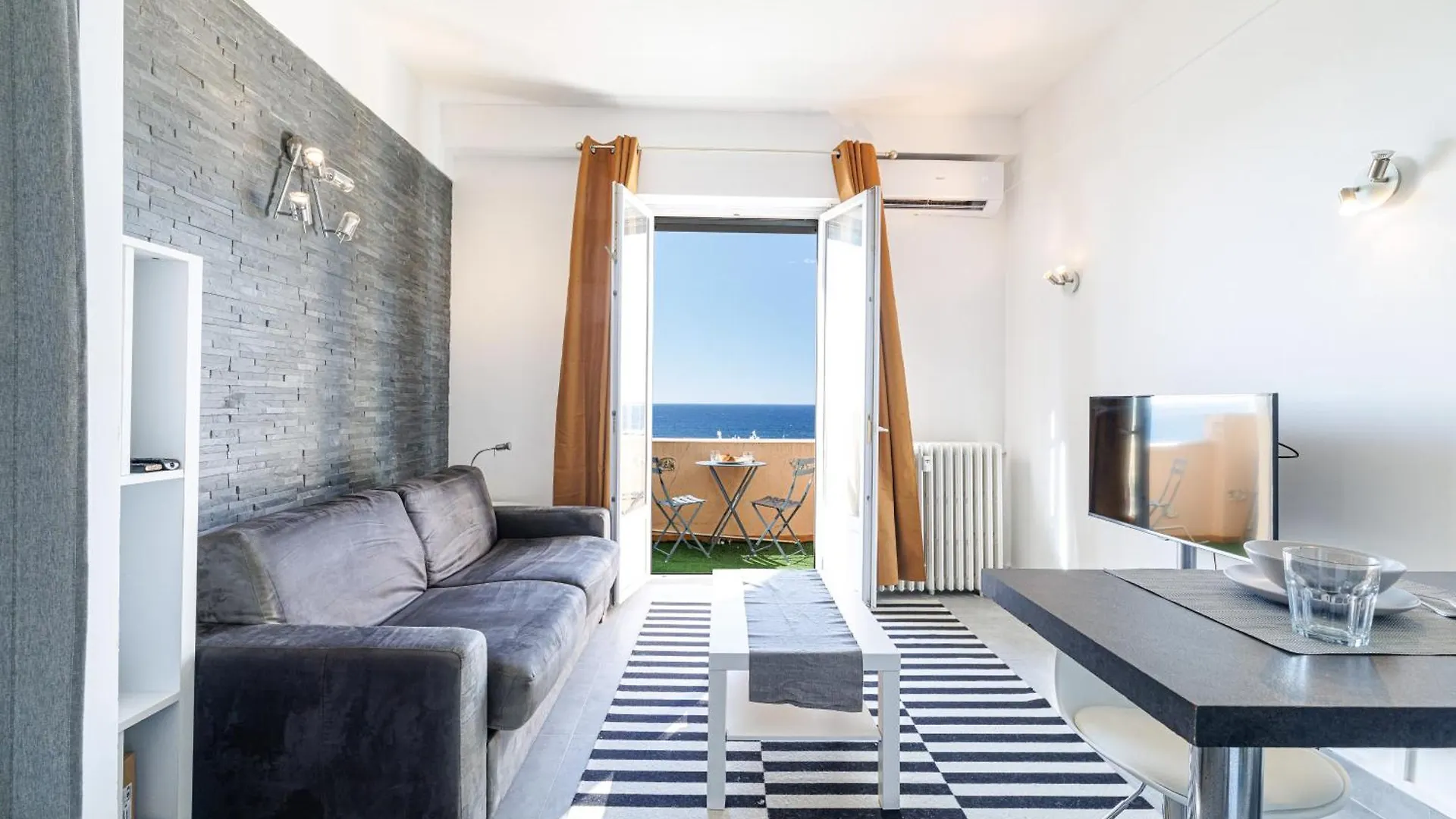 Grand Palais - Beautiful Top Floor Studio - Sea Front With Ac Vallauris